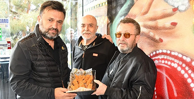 Erkan Can... RESTORAN AÇTI; 'DAMAK TADIM FENA DEĞİLDİR!'