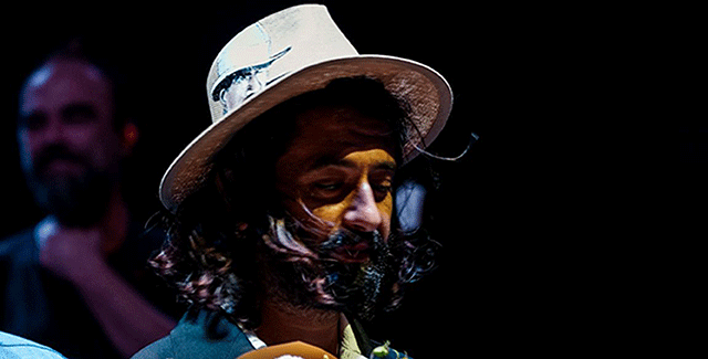 Koray Avcı... ŞAPKA DEVRİMİNİ 100. YILINI SAHNEDE KUTLADI!