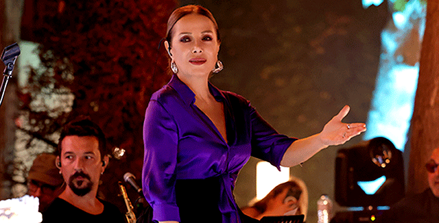 Zuhal Olcay... YAZ SAHNESİNE ÖZEL PEPERTUAR!