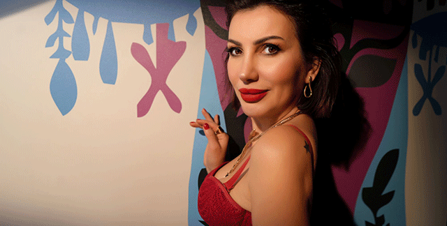 Mine Ayman... “TELEFON REHBERİ” ŞARKISINA REMİX GELDİ!