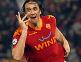 Futbol..İTALYA'DA YILIN MAÇI ROMA-İNTER:2-1!...