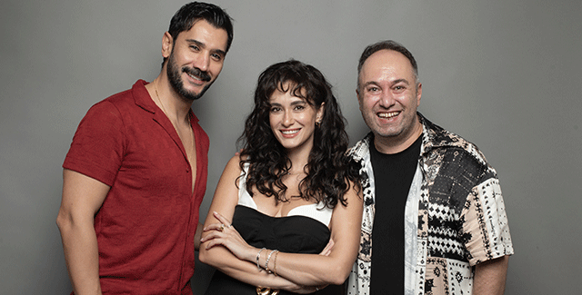 Hande Doğandemir - Uğur Güneş... 'ROMANTİK KOMEDİ'LERİ SIKI MUHABET'TE!