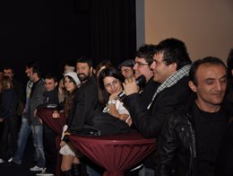 "Çok Filim Hareketler Bunlar" AVRUPAİ TAKILDI !..