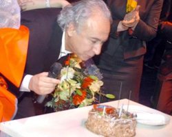 Hurşit Yenigün... 60. YAŞINI SAHNEDE KUTLADI!