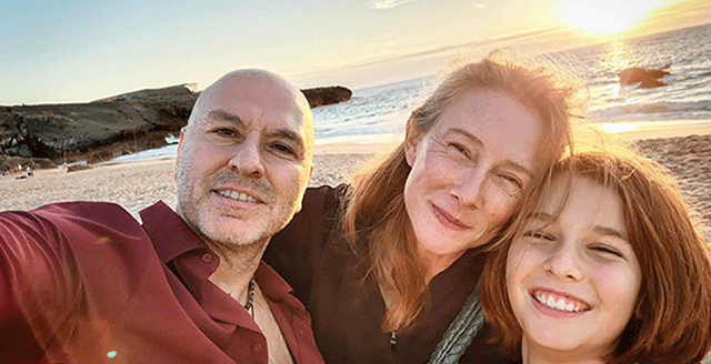 Demir Demirkan... MUTLU AİLE POZU!