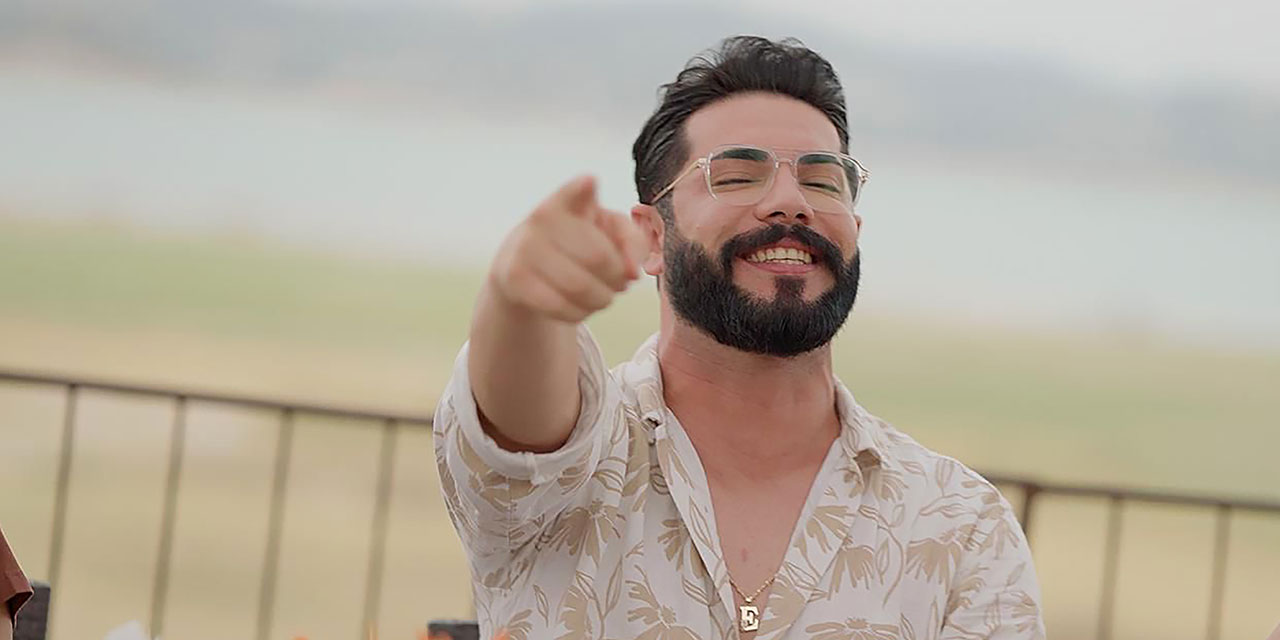 Emrecan... FUTBOLDAN SAHNEYE UZANAN TUTKU DOLU BİR YOLCULUK