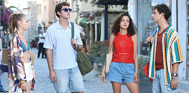 Ben Leman... GENÇLER ANNELERİNİN GEÇMİŞTE KURDUĞU OYUNU YENİDEN OYNAMAYA KARAR VERİRLER!