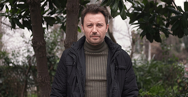 Tolga Güleç... SAHNEDE TALİHSİZ KAZA!