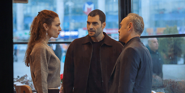 Veliaht... SIR PERDESİ ARALANIYOR!