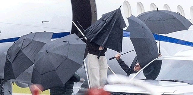 Taylor Swift... GÖRÜNTÜ VERMEMEK İÇİN ŞEMSİYE DUVARI ÖRÜLDÜ!