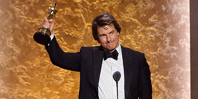 Tom Cruise... 'ONURSAL OSCAR' ÖDÜLÜNÜ ALDI!
