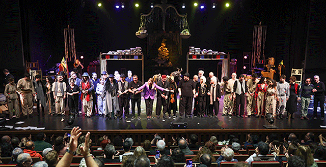 Eşeğin Gölgesi...  LEYLA GENCER SAHNESİ'NDE MUHTEŞEM GALA!