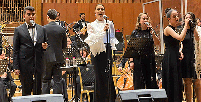 Tuğba Özerk... KALPLERİ ISITAN KONSER!