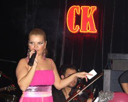 Elif Karlı... FACEBOOK İÇİN KLİP ÇEKTİ!