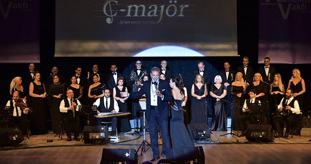 C-Majör Korosu... ÜNLÜ SANATÇILAR VE İŞ İNSANLARI ALZHEİMER FARKINDALIĞI İÇİN SAHNEDE!