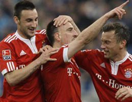 Futbol...BAYERN LİDER SCHALKE'Yİ DEVİRDİ!...
