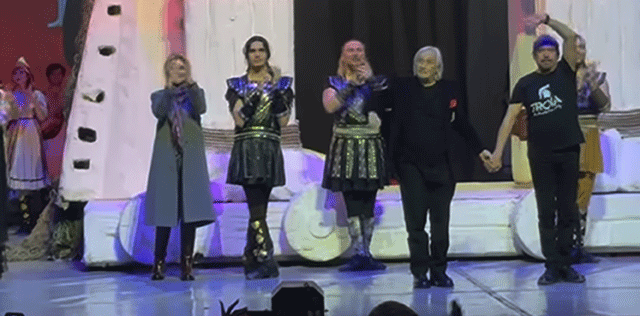 Gülben Ergen - Mustafa Erdoğan... OĞULLARI ARES SAHNEYE ADIM ATTI!