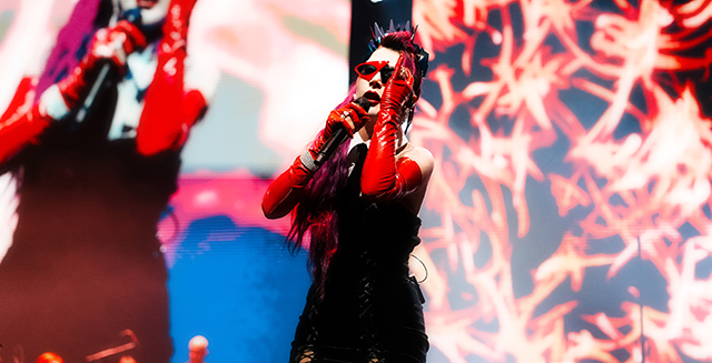 Hande Yener... HANDE 11 BİN KİŞİYİ SEZEN’E GÖTÜRDÜ!