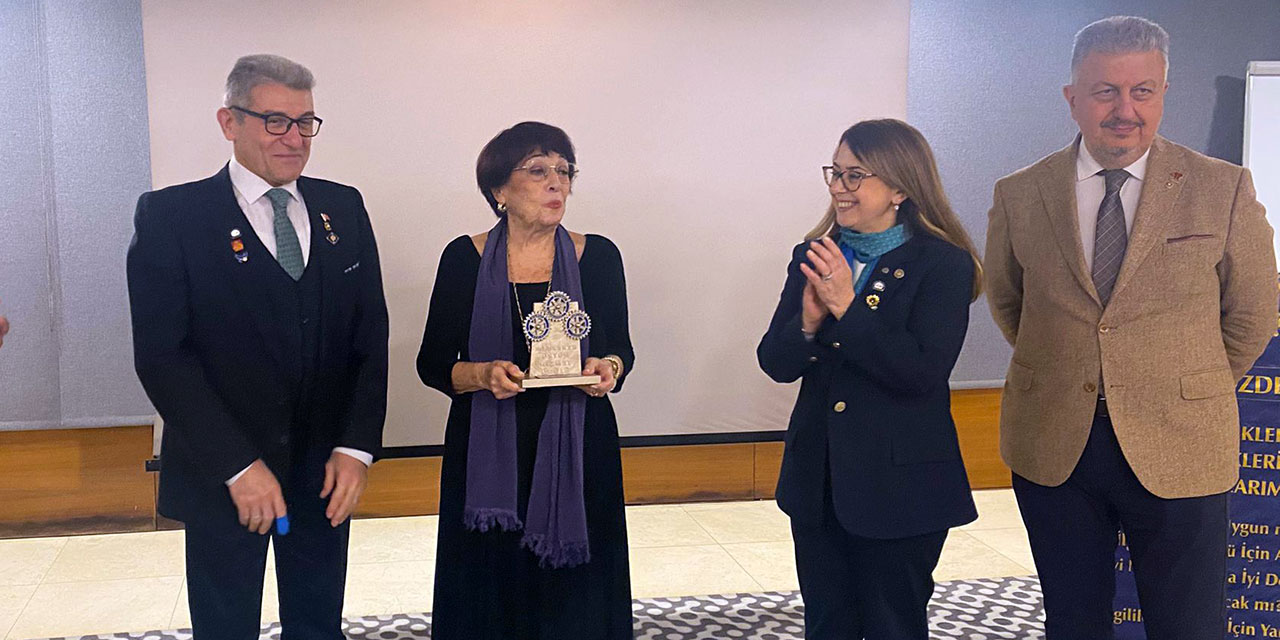 Suna Keskin… ANLAMLI ÖDÜL!