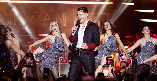 Emir Can İğrek... BOSTANCI GÖSTERİ MERKEZİ'NDE FRAK ŞIKLIĞI!