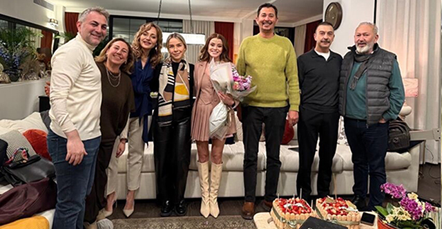 İlayda Alişan... 30 YAŞINA GİRDİ; SETTE DOĞUM GÜNÜ SÜRPRİZİ!