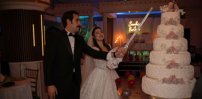 Kızılcık Şerbeti... NİLAY VE ÇİMEN’İN BAŞINA GELENLER İKİ AİLEYİ KARŞI KARŞIYA GETİRİYOR!