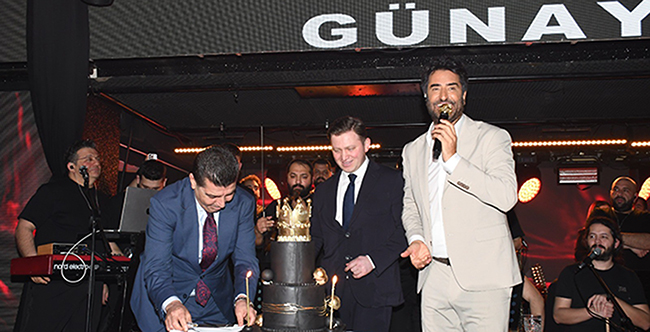 Mahsun Kırmızıgül... DOĞUM GÜNÜ SÜRPRİZİ; ’NÜFUS MÜDÜRÜ NE YAZDIYSA O ZAMAN KUTLUYORUZ!’