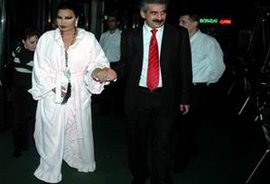 Bülent Ersoy... BARA BORNOZUYLA GİTTİ, SABAHA KADAR EĞLENDİ...