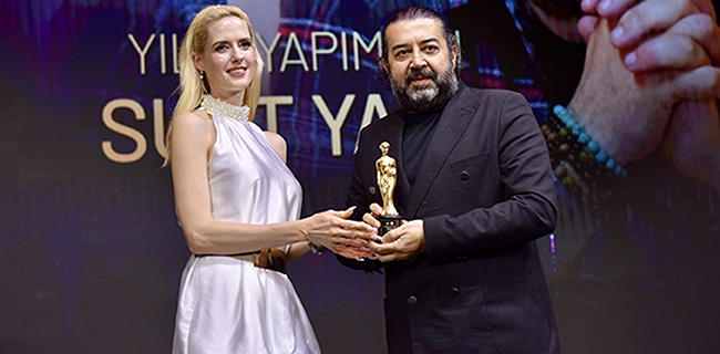 Suat Yanç... “YILIN EN İYİ YAPIMCISI” ÖDÜLÜNE DEĞER BULUNDU!