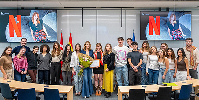 Seda Bakan... İSPANYA’DA TÜRK LOKUMU DAĞITTI!