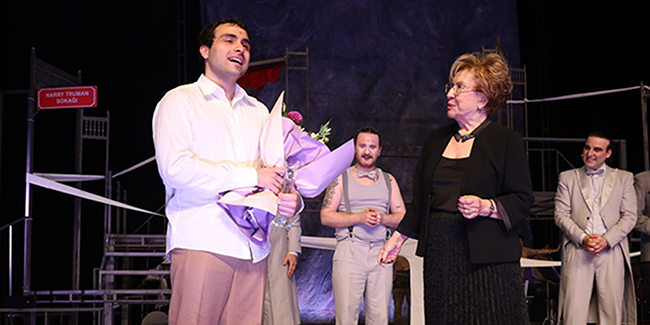 Emrecen Karakurum...“VASFİ RIZA ZOBU YETENEKLİ GENÇ TİYATRO SANATÇISI” ÖDÜLÜNE DEĞER BULUNDU!