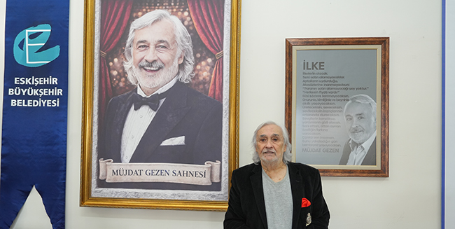 Müjdat Gezen... ESKİŞEHİR’DE ADININ  VERİLDİĞİ SAHNEYİ ZİYARET ETTİ!