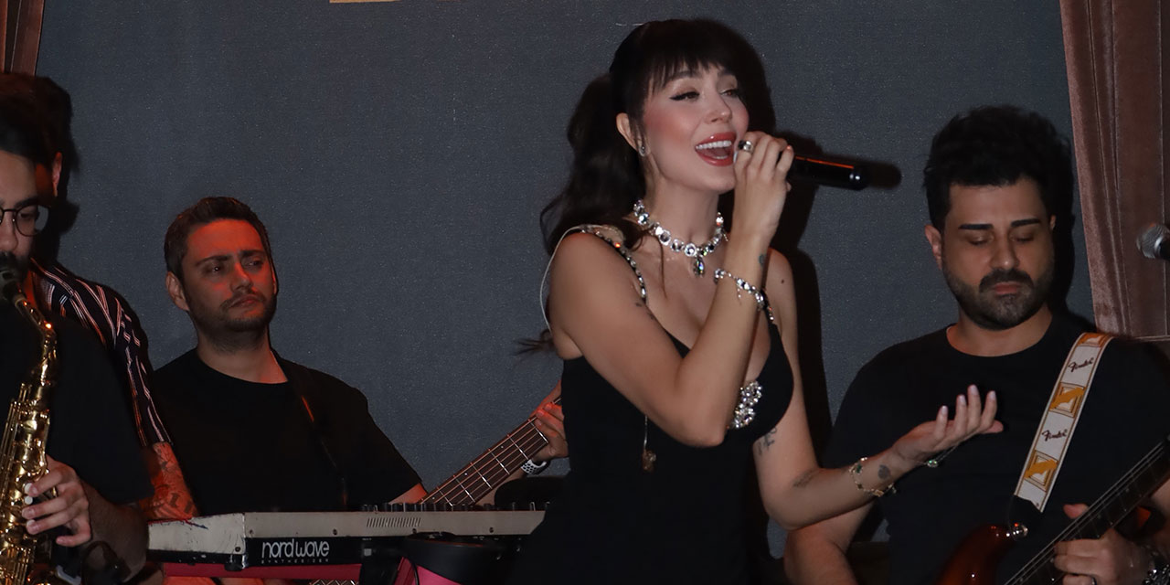 Ece Gürsel… AYNI ANDA, AYNI KOLTUKTA 3 KARPUZ…