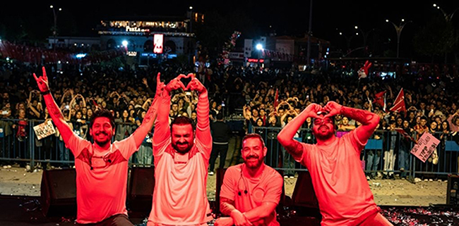 PERA’DAN MİLLİ TAKIMA DEV DESTEK ’’KALK AYAĞA TÜRKİYE’M’’