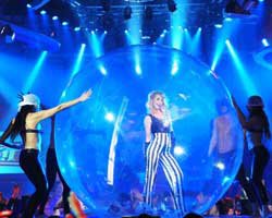 Hande Yener... HER YAPTIĞI ÇAKMA ÇIKIYOR!