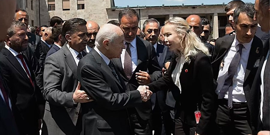 İbrahim Tatlıses’in eski eşi Ayşegül Yıldız… SİYASETE ATILDI