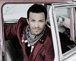 Korhan... EN BÜYÜK DESTEKÇİSİ EŞİ ZUHAL TOPAL!