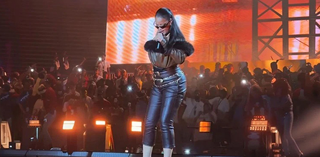Rihanna... HAYRANLARINI SEVİNDİREN HABER; SAHNELERE DÖNÜYOR!