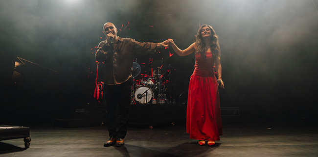 Gripin - Pelin Çelik... “AŞK NEREDEN NEREYE”YE SAHNEDE FRANSIZCA DÜET!.