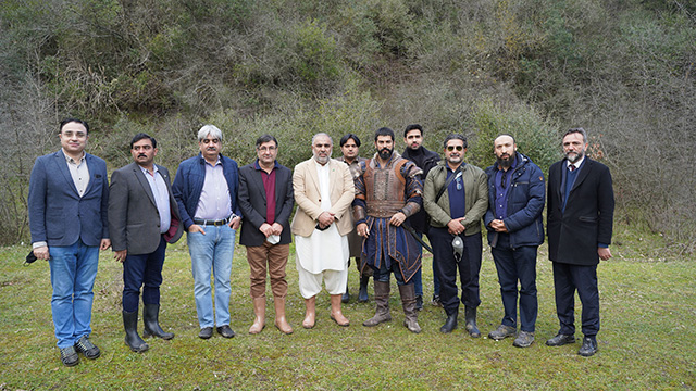 kurulusosman-pakistanbasbakani.jpg