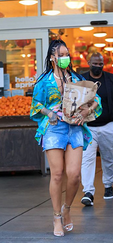 rihanna-alisveris1.jpg