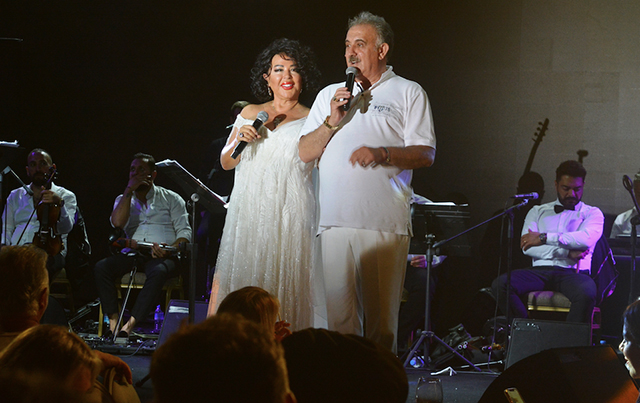 safiyesoyman-faikozturk-sahne.jpg