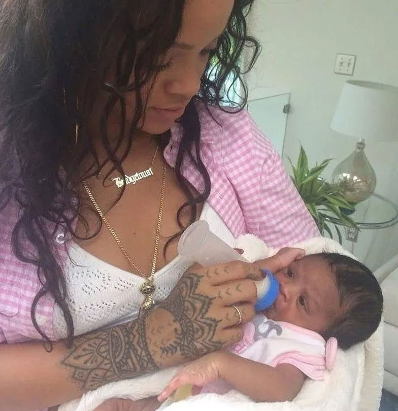 rihanna-bebek1.jpg