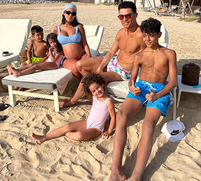 cristiano-ronaldo-girlfriend-georgina-rodriguez-cocuklari.jpg