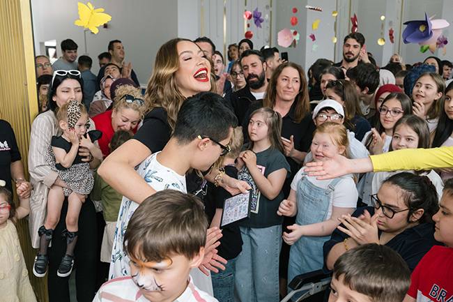 hadise-ozelcocuklar2.jpg