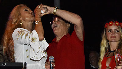 nurialco-tugbaozay-gazoz.jpg