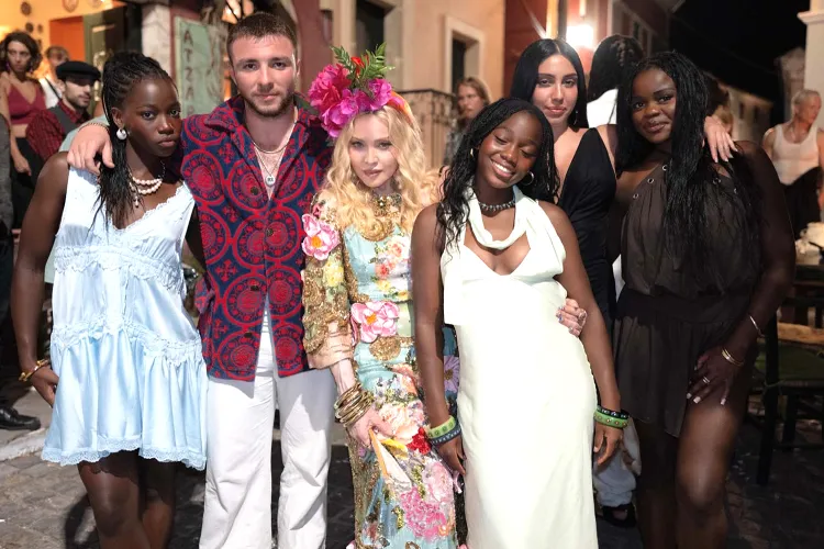 madonna-celebrates-68th-birthday-in-corfu-1.webp