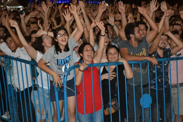 aleynatilki_adana_seyirci.gif aleynatilki_adana_seyirci.gif