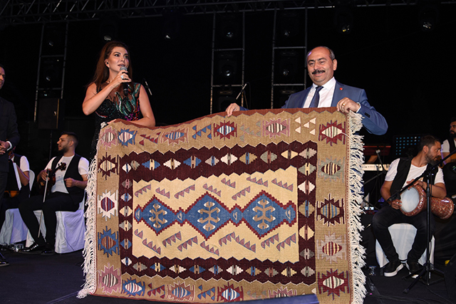 ebruyasar_usak_hali.jpg ebruyasar_usak_hali.jpg