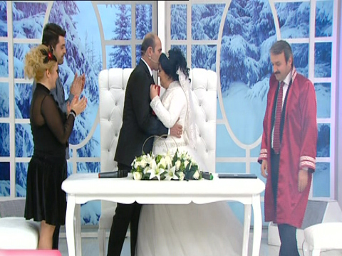 esra-erol_ebru_ferhat_nikâh1_480x360.jpg esra-erol_ebru_ferhat_nikâh1_480x360.jpg